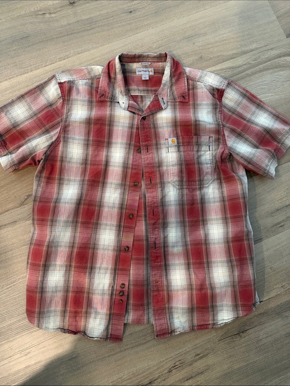 Carhartt Men’s Red and White Plaid Short Sleeve Button-Down Shirt in Large